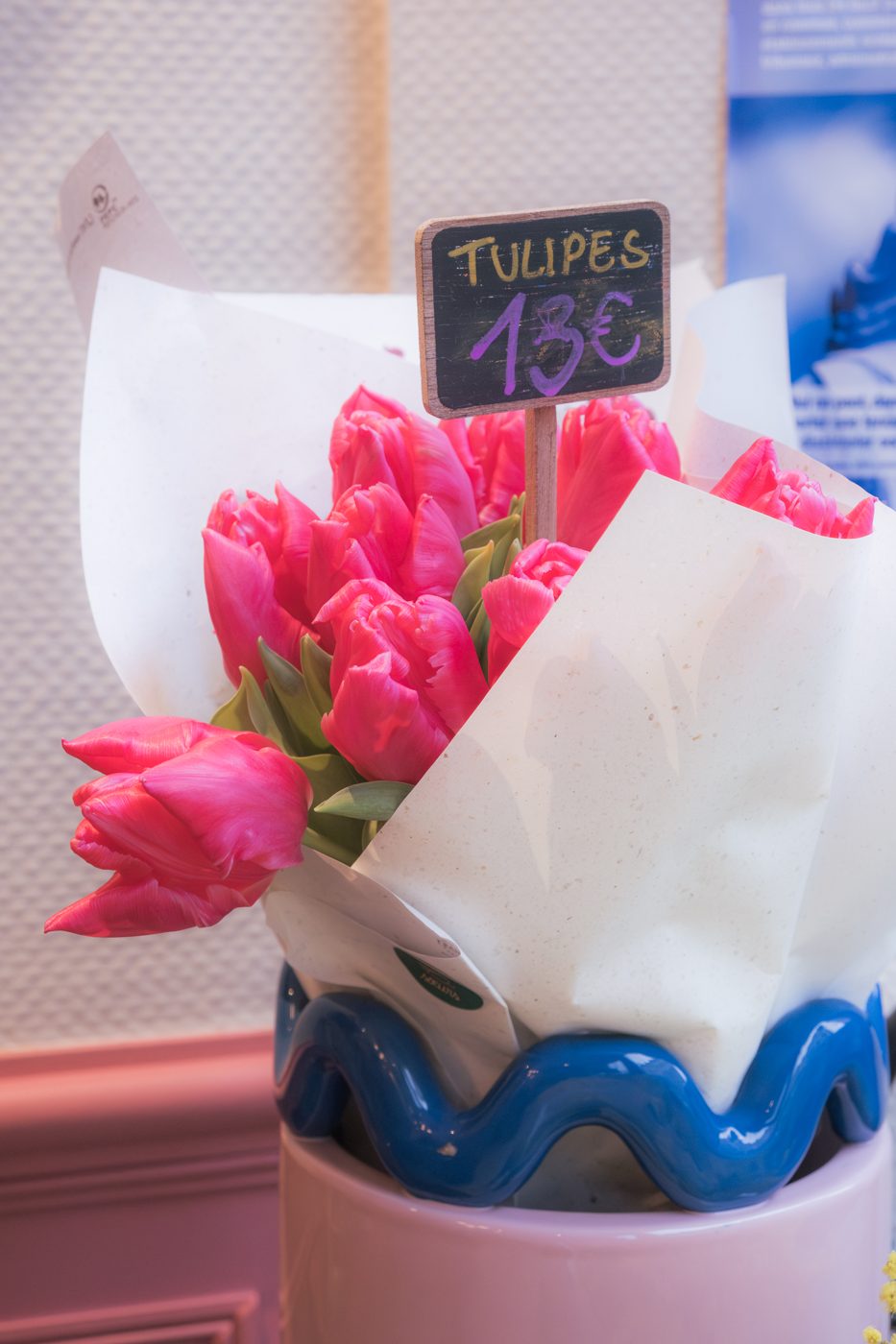 Bouquet de tulipes roses chez une fleuriste